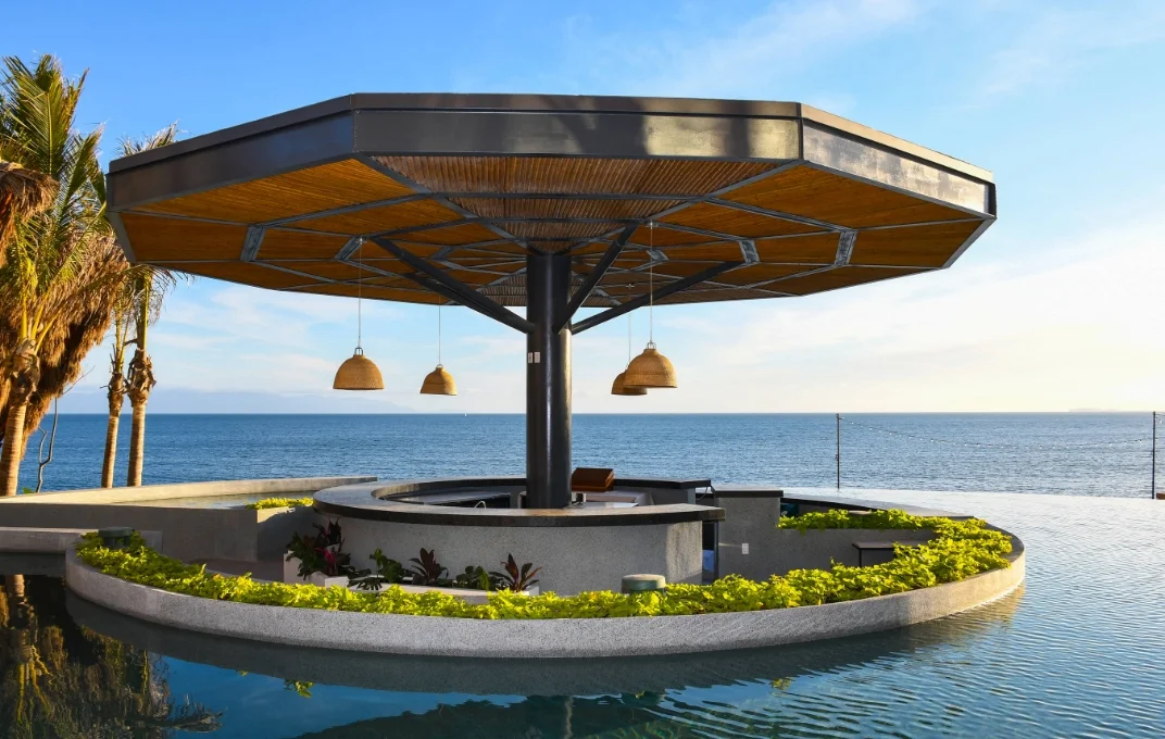 Drops – Infinity Pool Bar